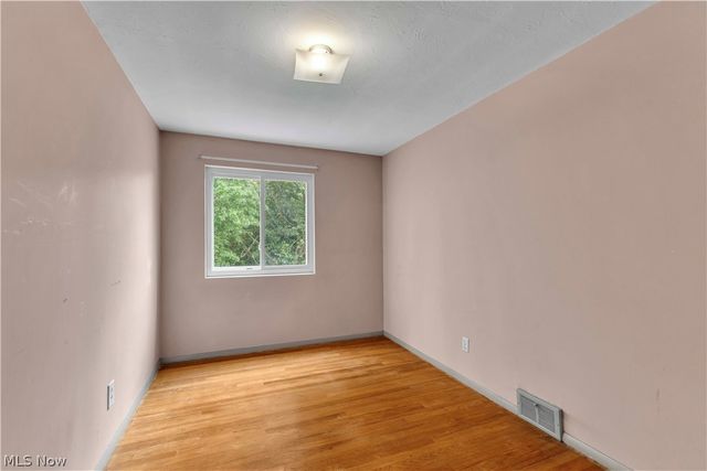 6051 Glenway Drive Q, Brook Park, OH 44142