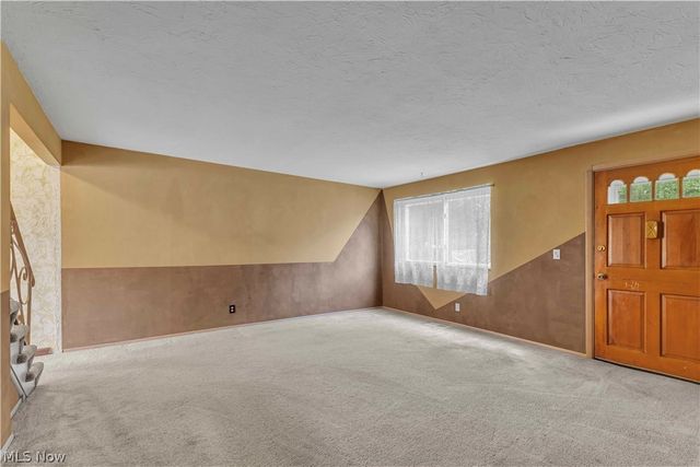 6051 Glenway Drive Q, Brook Park, OH 44142