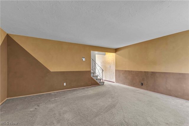 6051 Glenway Drive Q, Brook Park, OH 44142