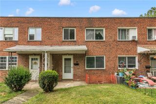 6051 Glenway Drive Q, Brook Park, OH 44142