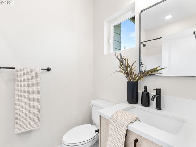 8630 Sw 21st Ave 1, Portland, OR 97213