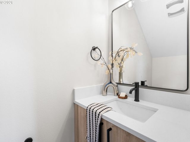 8630 Sw 21st Ave 1, Portland, OR 97213