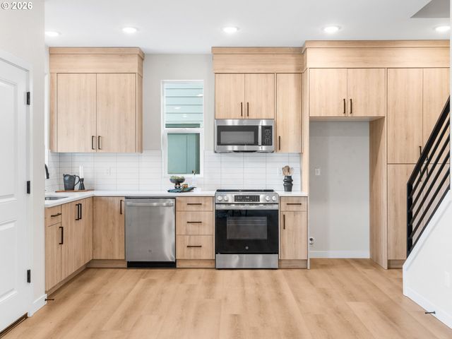 8630 Sw 21st Ave 1, Portland, OR 97213
