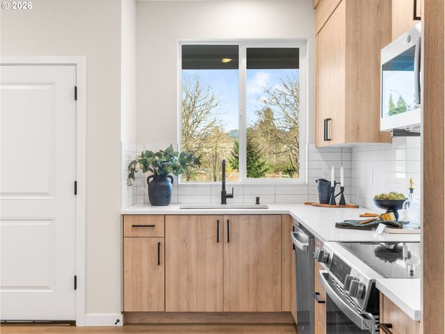 8630 Sw 21st Ave 1, Portland, OR 97213