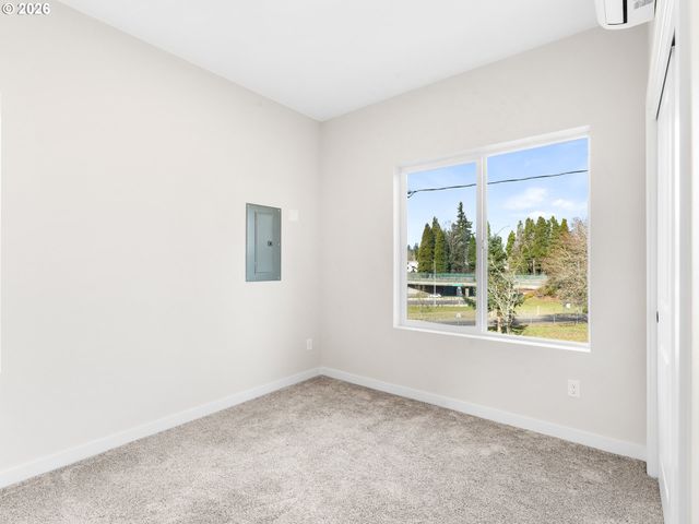 8630 Sw 21st Ave 1, Portland, OR 97213