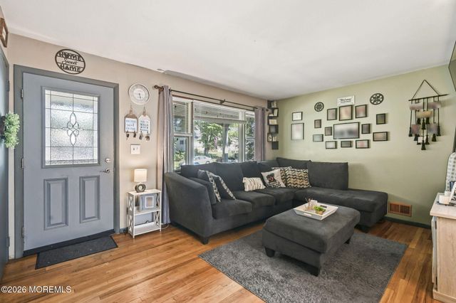 7 Princeton Drive, Jackson, NJ 08527