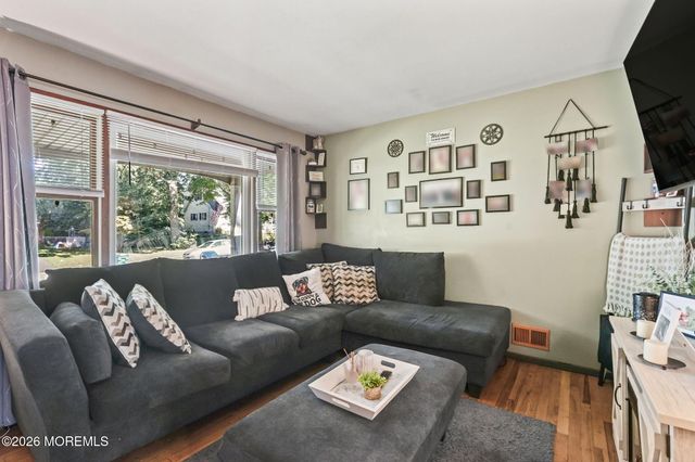 7 Princeton Drive, Jackson, NJ 08527
