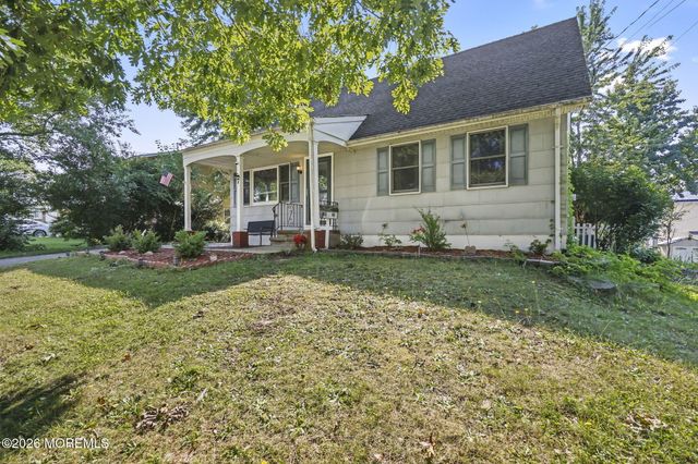 7 Princeton Drive, Jackson, NJ 08527