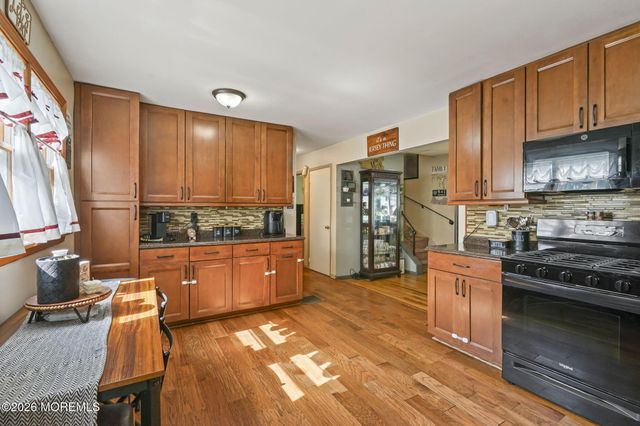 7 Princeton Drive, Jackson, NJ 08527