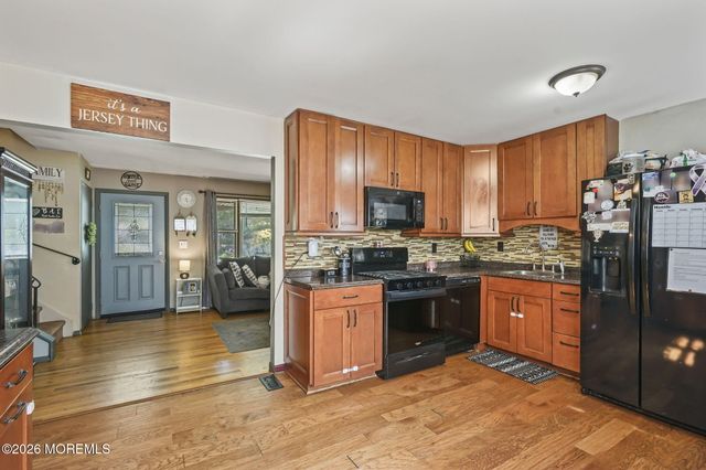 7 Princeton Drive, Jackson, NJ 08527
