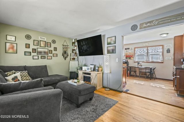 7 Princeton Drive, Jackson, NJ 08527