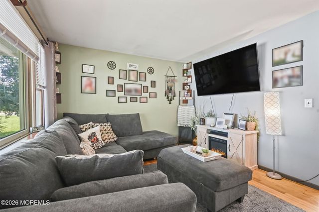 7 Princeton Drive, Jackson, NJ 08527