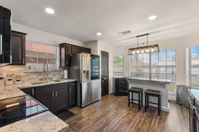 2106 Hickory Wood Trail, Arlington, TX 76018
