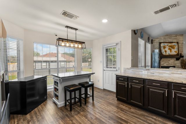 2106 Hickory Wood Trail, Arlington, TX 76018