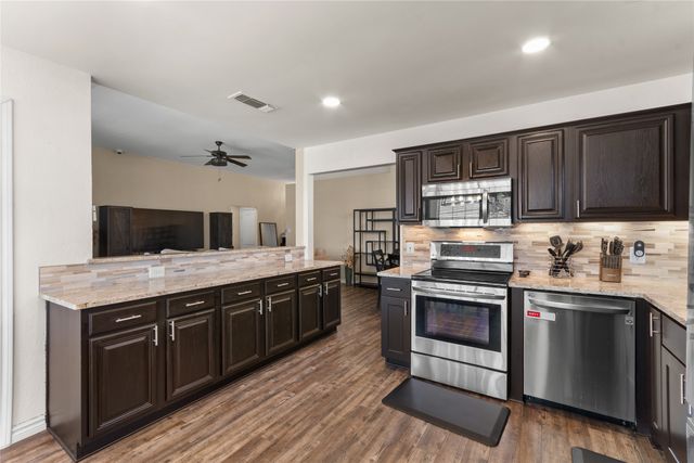 2106 Hickory Wood Trail, Arlington, TX 76018