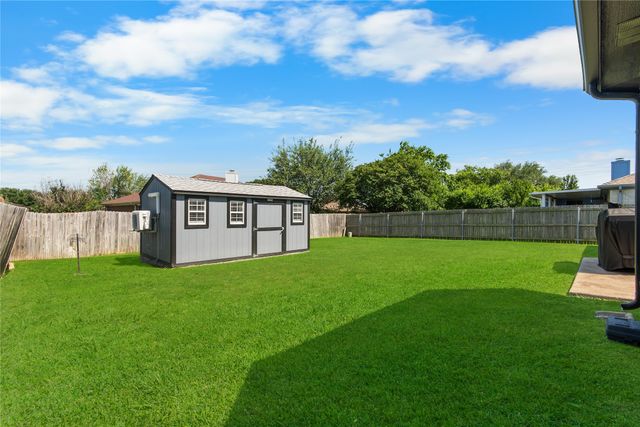2106 Hickory Wood Trail, Arlington, TX 76018