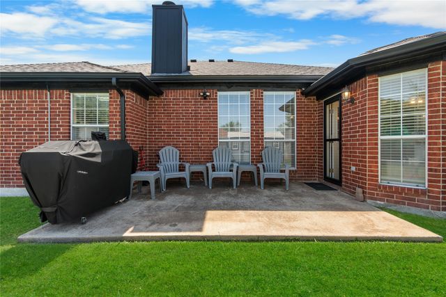 2106 Hickory Wood Trail, Arlington, TX 76018