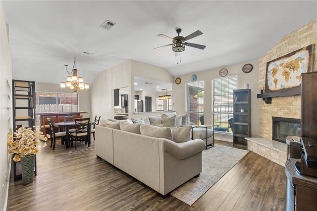 2106 Hickory Wood Trail, Arlington, TX 76018