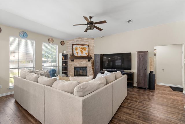 2106 Hickory Wood Trail, Arlington, TX 76018