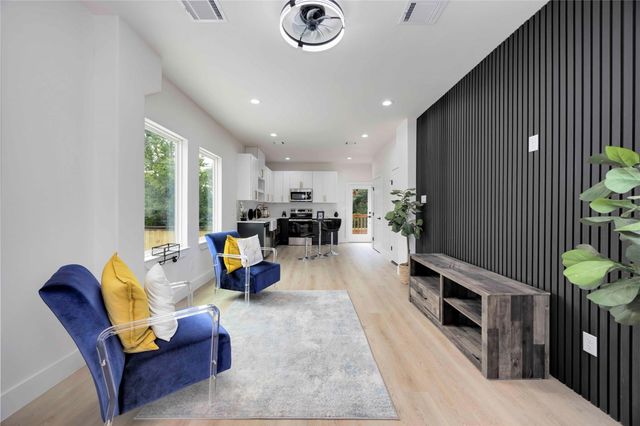 2110 Des Chaumes Street, Houston, TX 77026