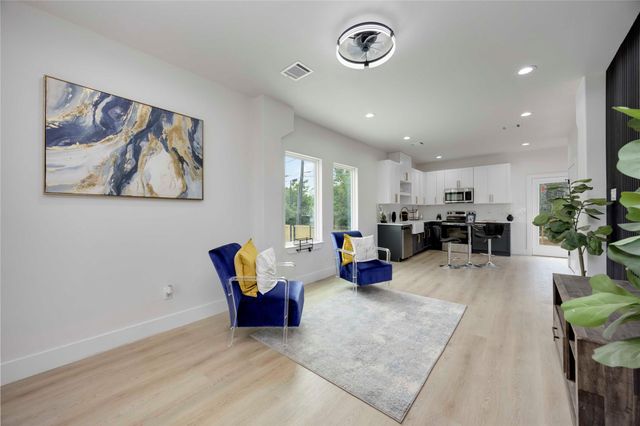 2110 Des Chaumes Street, Houston, TX 77026