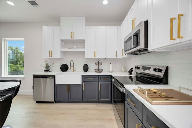 2110 Des Chaumes Street, Houston, TX 77026