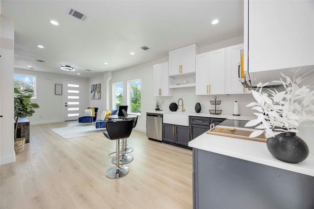 2110 Des Chaumes Street, Houston, TX 77026