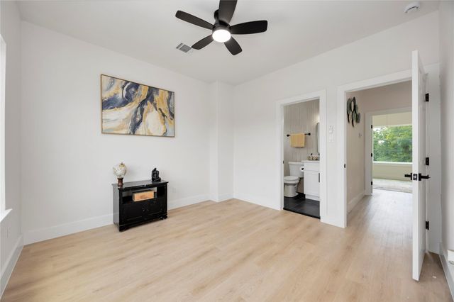 2110 Des Chaumes Street, Houston, TX 77026