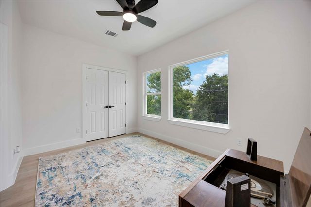 2110 Des Chaumes Street, Houston, TX 77026