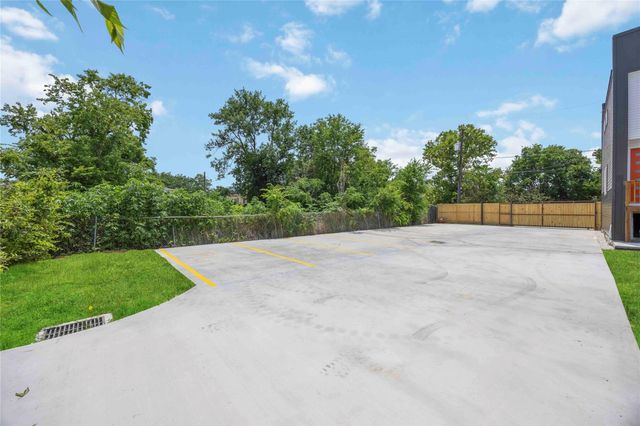 2110 Des Chaumes Street, Houston, TX 77026