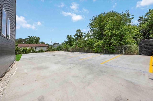 2110 Des Chaumes Street, Houston, TX 77026