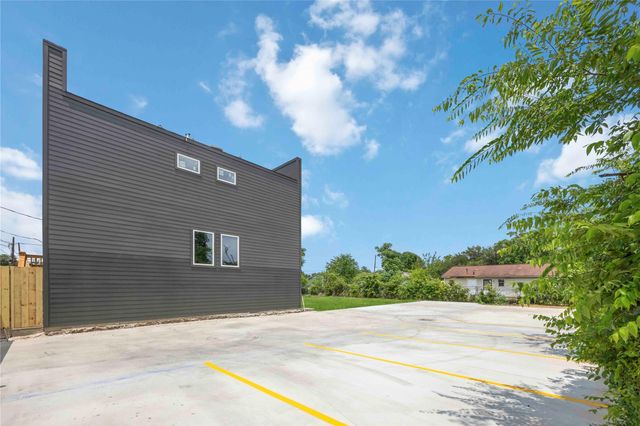2110 Des Chaumes Street, Houston, TX 77026