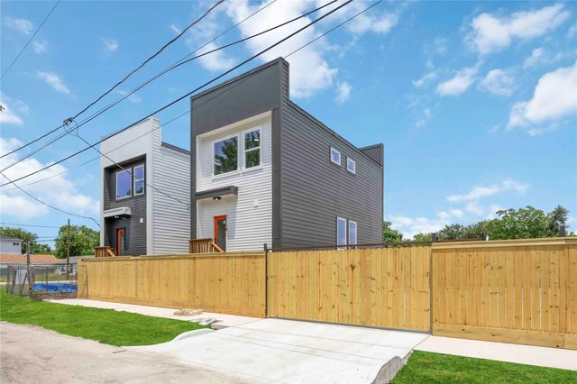 2110 Des Chaumes Street, Houston, TX 77026