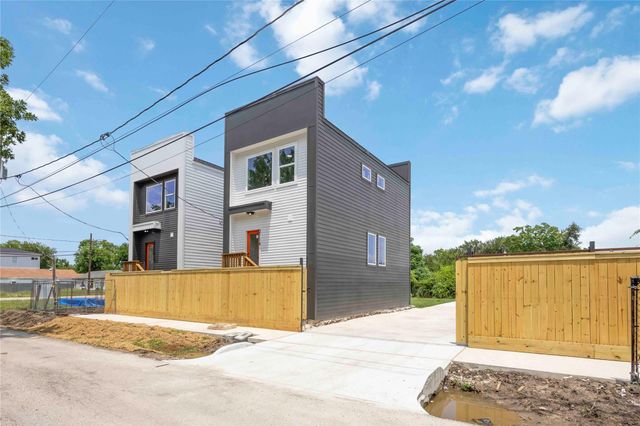 2110 Des Chaumes Street, Houston, TX 77026