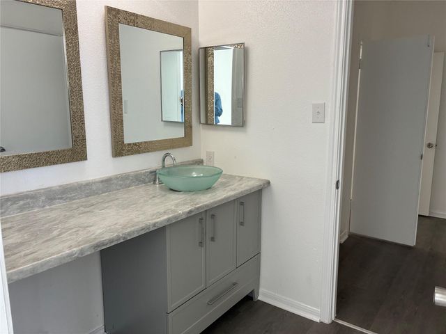 2121 El Paseo Street 1807, Houston, TX 77054