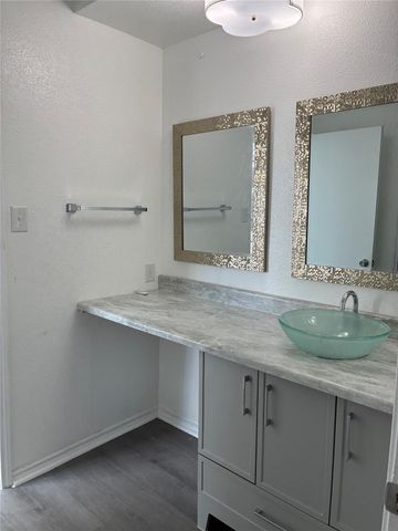 2121 El Paseo Street 1807, Houston, TX 77054