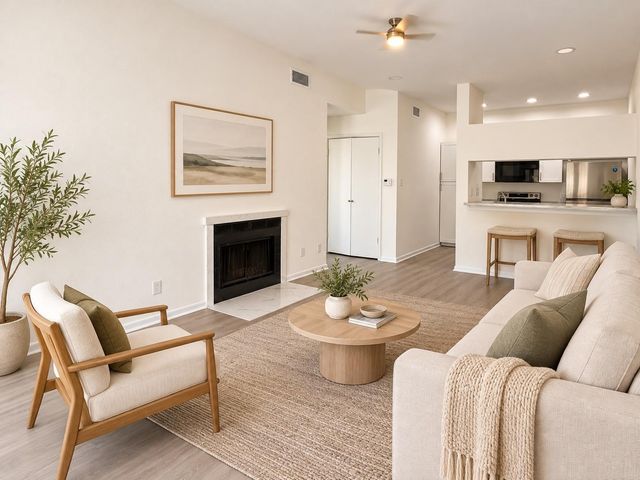 2121 El Paseo Street 1807, Houston, TX 77054