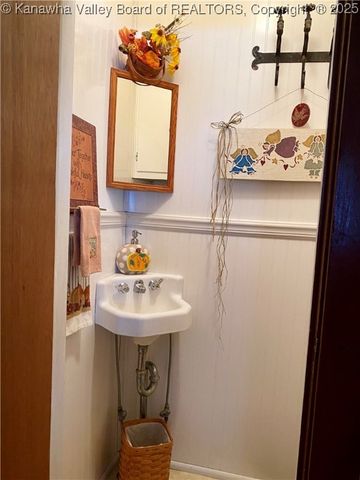 301 6th Street, Ripley, WV 25271