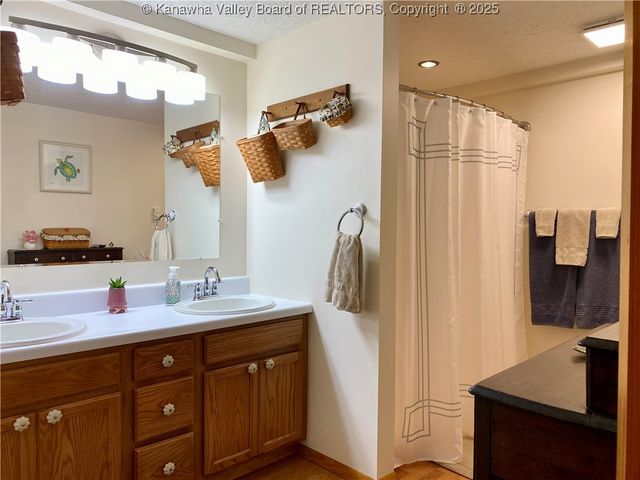 301 6th Street, Ripley, WV 25271