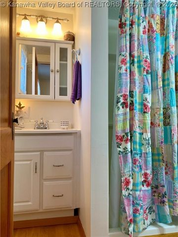 301 6th Street, Ripley, WV 25271