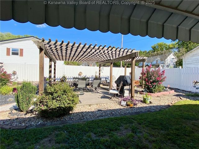 301 6th Street, Ripley, WV 25271