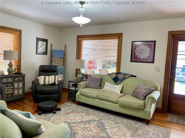 301 6th Street, Ripley, WV 25271