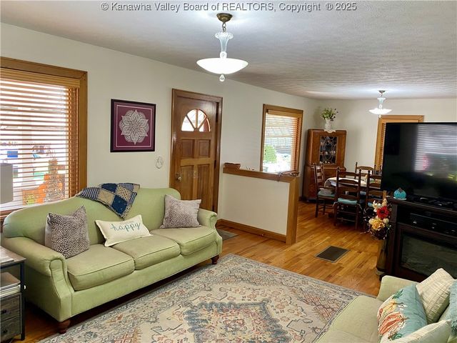 301 6th Street, Ripley, WV 25271