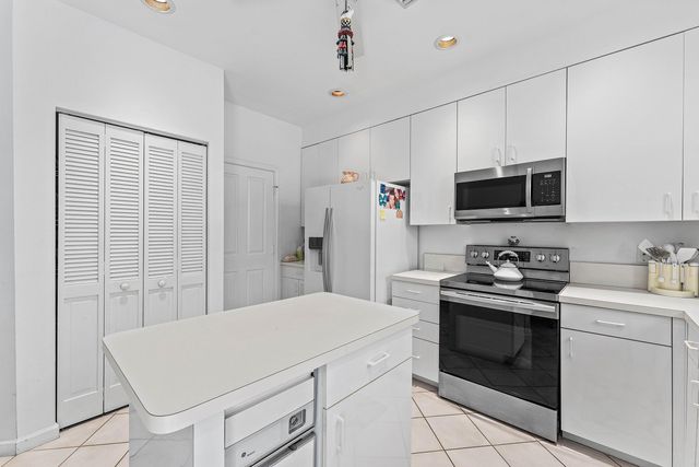 5195 NW 25th Way, Boca Raton, FL 33496