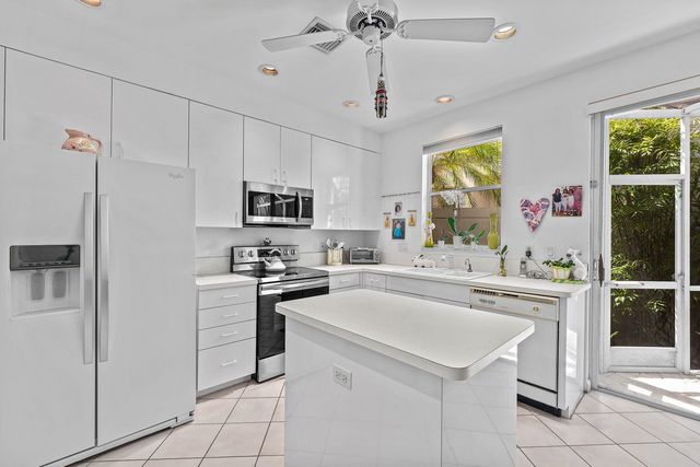 5195 NW 25th Way, Boca Raton, FL 33496