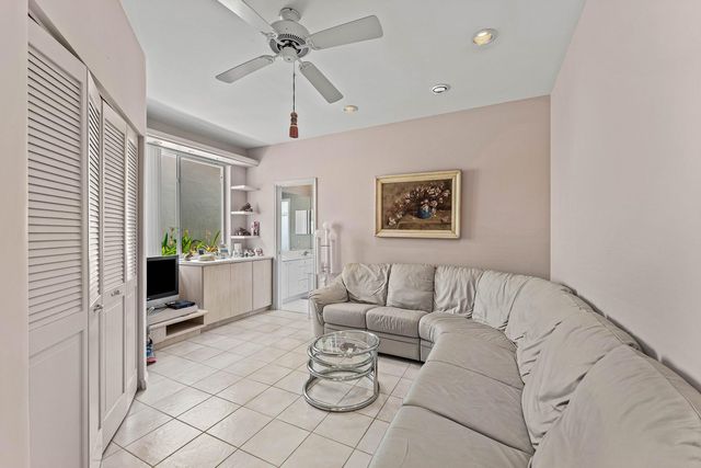 5195 NW 25th Way, Boca Raton, FL 33496