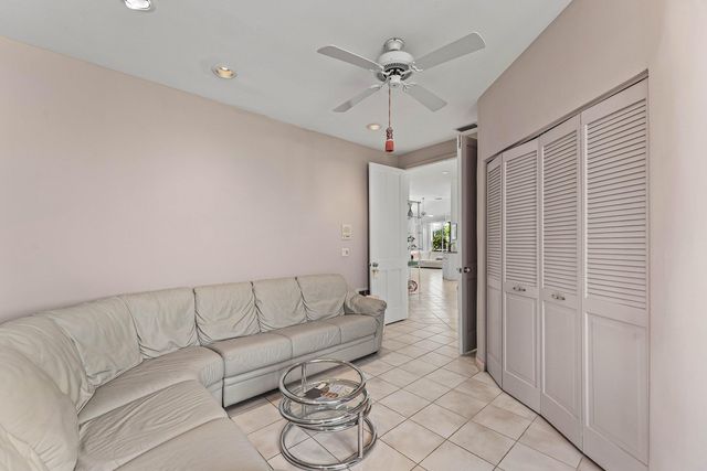 5195 NW 25th Way, Boca Raton, FL 33496