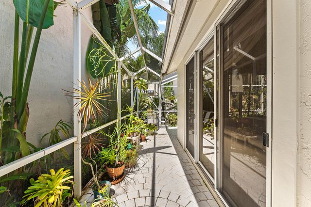 5195 NW 25th Way, Boca Raton, FL 33496