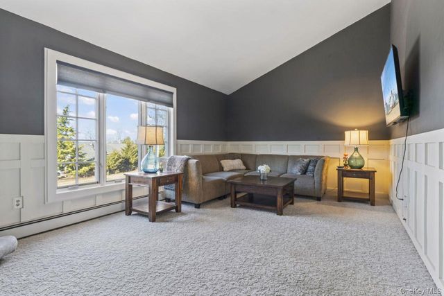 11 Dennard Road, Hauppauge, NY 11788