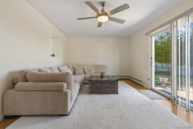 11 Dennard Road, Hauppauge, NY 11788